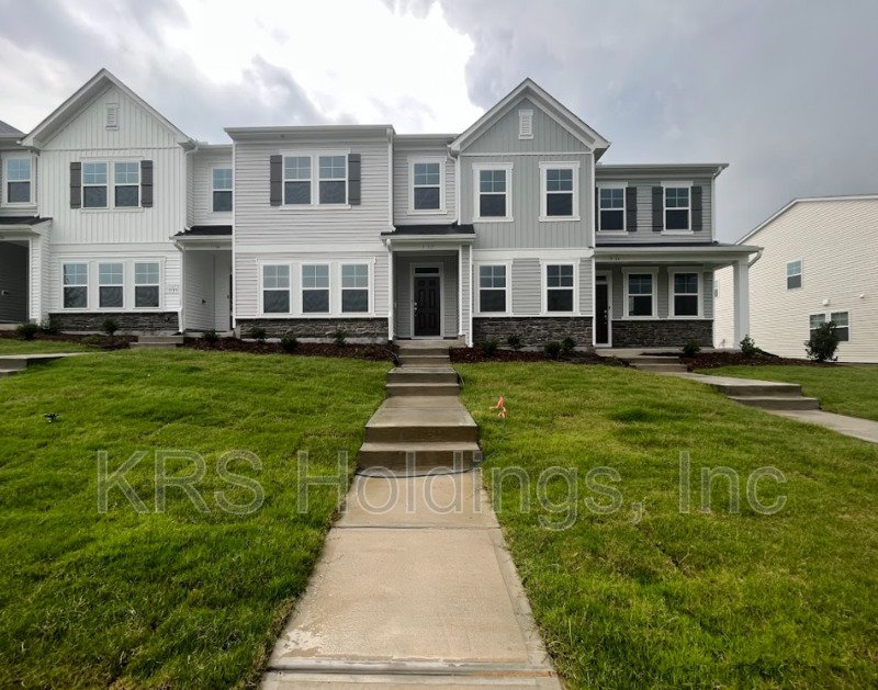 Luxurious Townhome available for rent in Trace at Olde Towne area! property image