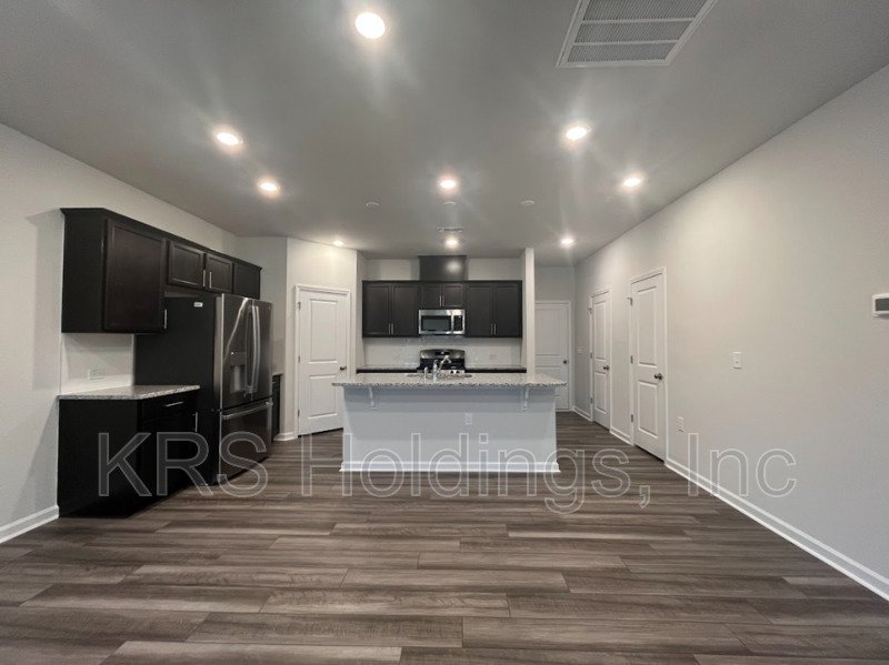 Luxurious Townhome available for rent in Trace at Olde Towne area! property image