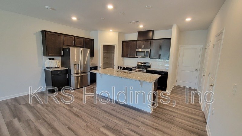 Luxurious Townhome available for rent in Trace at Olde Towne area! property image