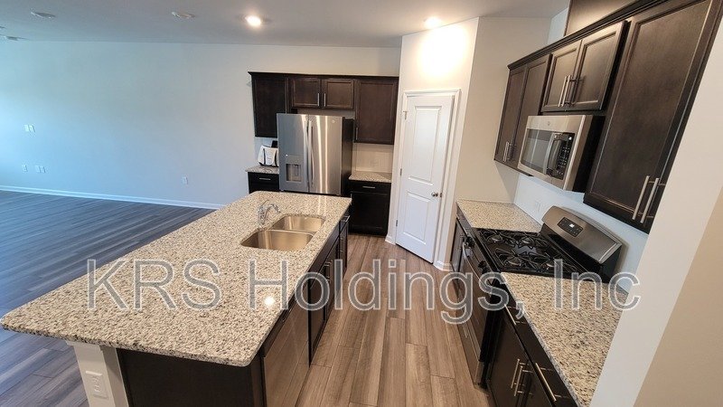 Luxurious Townhome available for rent in Trace at Olde Towne area! property image