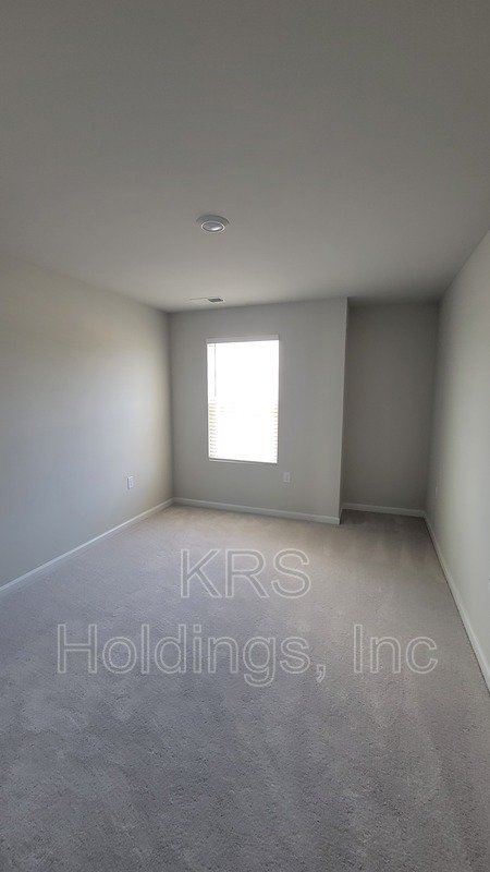 Luxurious Townhome available for rent in Trace at Olde Towne area! property image