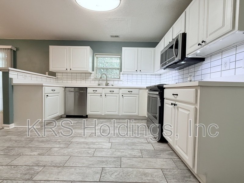 3 Bedroom Home in Great Raleigh Location! property image