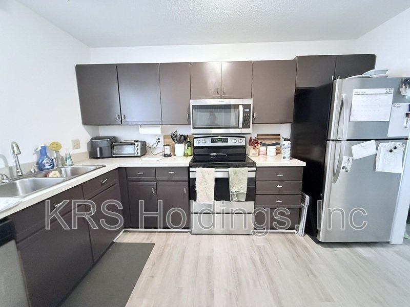 Chapel Hill Townhome for Rent – Convenient to UNC property image