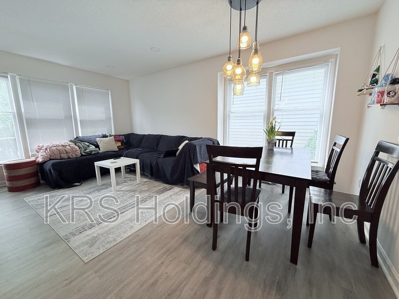 Chapel Hill Townhome for Rent – Convenient to UNC property image