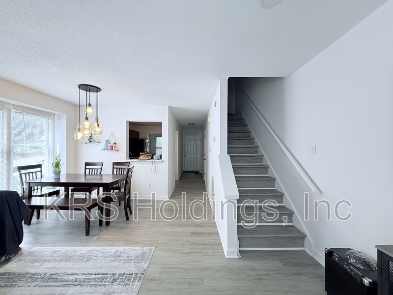 Chapel Hill Townhome for Rent – Convenient to UNC property image