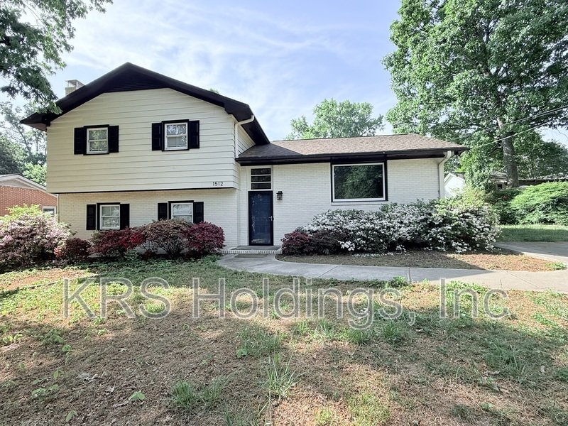 Adorable Home in Greenwood Farms! property image