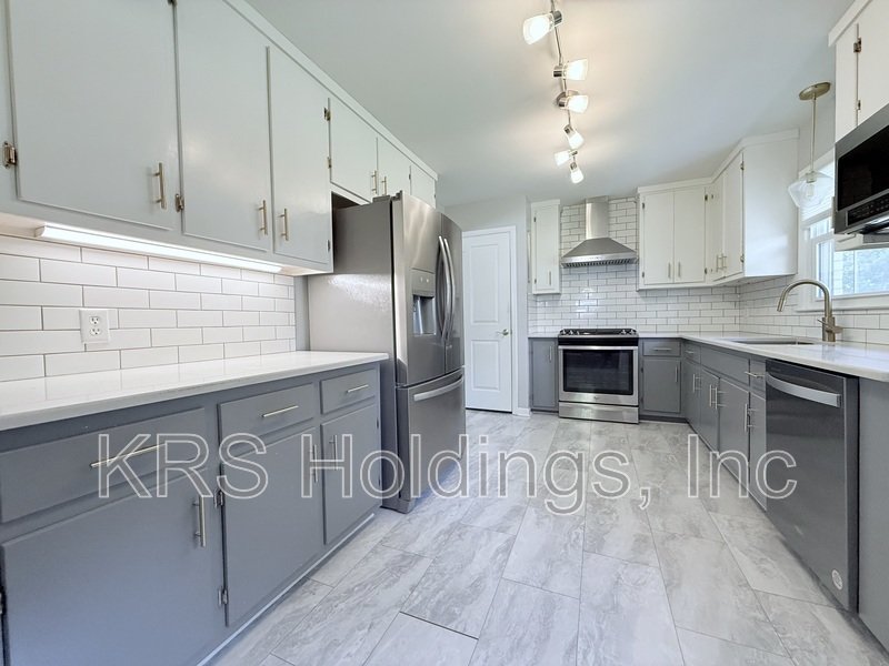 Adorable Home in Greenwood Farms! property image