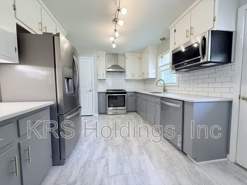 Adorable Home in Greenwood Farms! property image