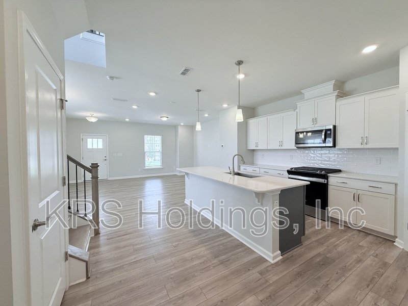 Stunning End-Unit Townhome in Highly Desirable Holding Village! property image
