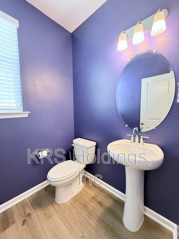Move In Ready Townhome with Screened in Porch and Golf Course Views! property image