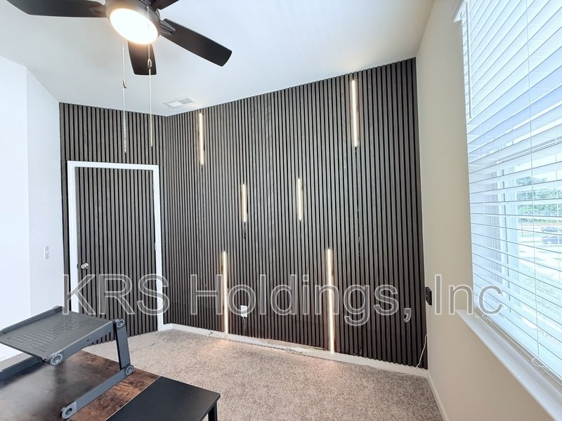 Move In Ready Townhome with Screened in Porch and Golf Course Views! property image