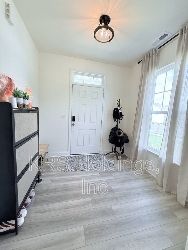 Immaculate Corner-Lot Home in Sydney Creek property image