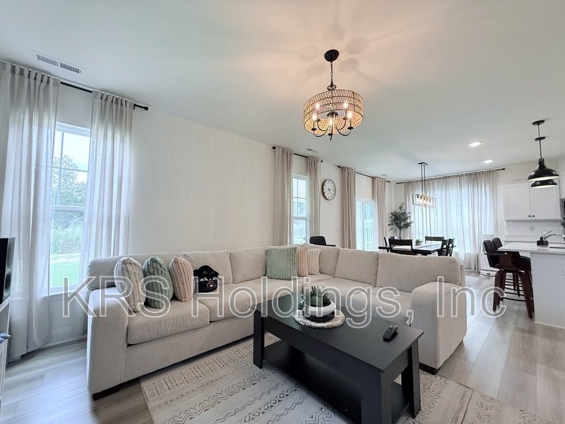 Immaculate Corner-Lot Home in Sydney Creek property image