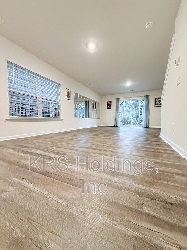 3BR/2.5BA End-Unit Townhome in North Durham – Garage, Office, Washer/Dryer Included property image