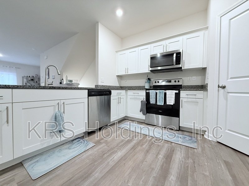 3BR/2.5BA End-Unit Townhome in North Durham – Garage, Office, Washer/Dryer Included property image
