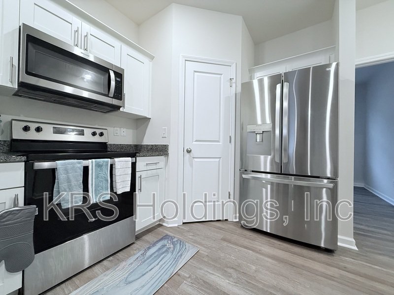 3BR/2.5BA End-Unit Townhome in North Durham – Garage, Office, Washer/Dryer Included property image