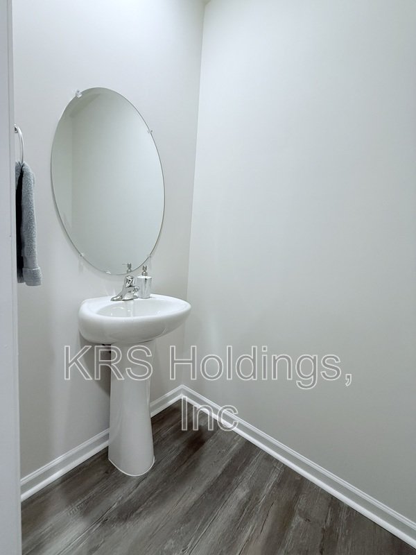 3BR/2.5BA End-Unit Townhome in North Durham – Garage, Office, Washer/Dryer Included property image