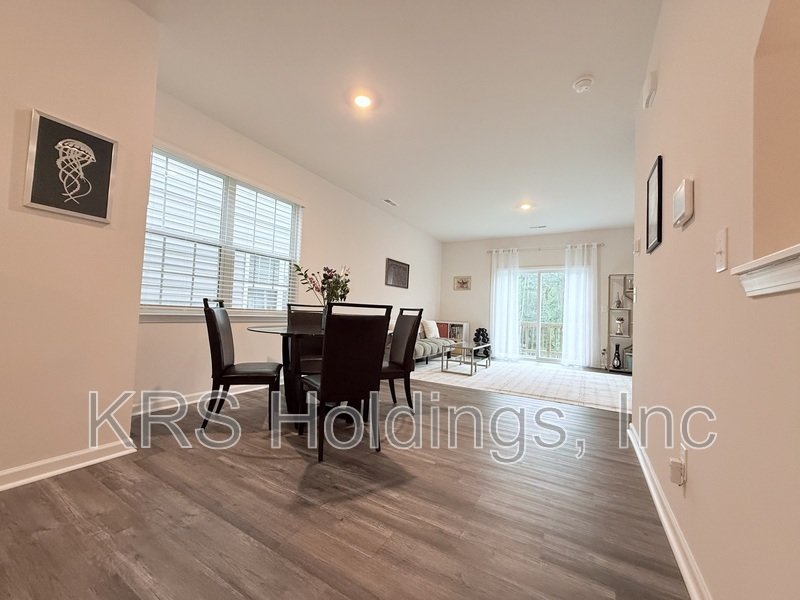 3BR/2.5BA End-Unit Townhome in North Durham – Garage, Office, Washer/Dryer Included property image