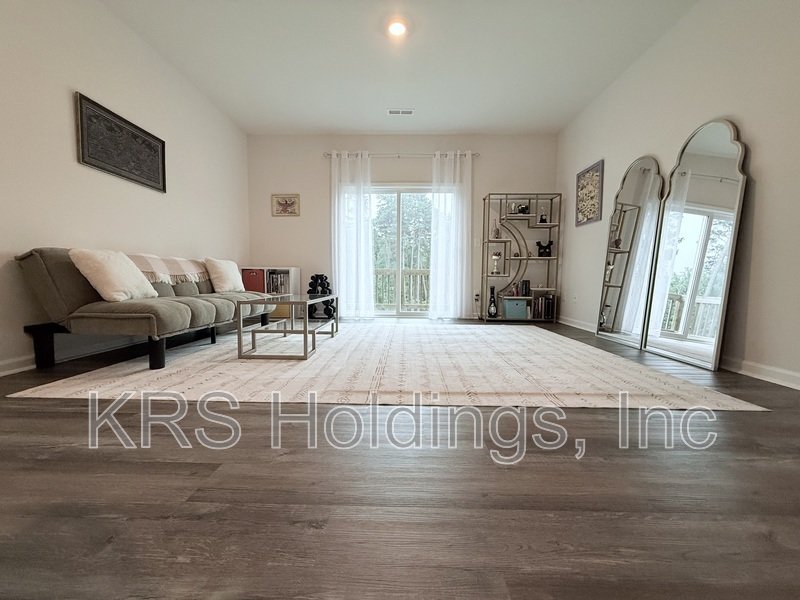 3BR/2.5BA End-Unit Townhome in North Durham – Garage, Office, Washer/Dryer Included property image
