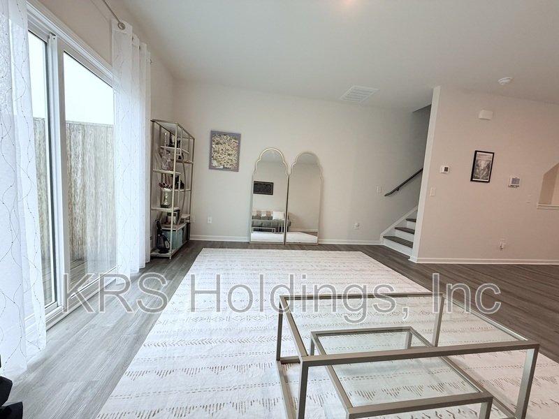 3BR/2.5BA End-Unit Townhome in North Durham – Garage, Office, Washer/Dryer Included property image