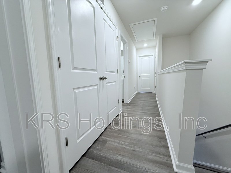 3BR/2.5BA End-Unit Townhome in North Durham – Garage, Office, Washer/Dryer Included property image