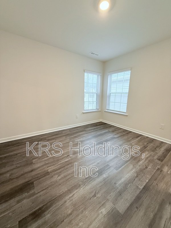 3BR/2.5BA End-Unit Townhome in North Durham – Garage, Office, Washer/Dryer Included property image