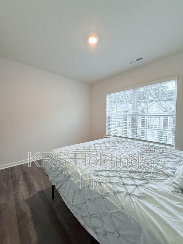 3BR/2.5BA End-Unit Townhome in North Durham – Garage, Office, Washer/Dryer Included property image