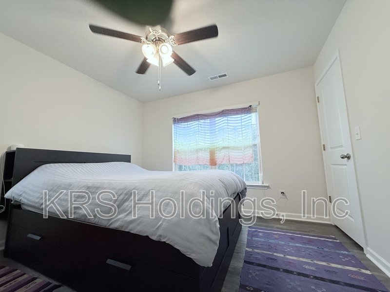3BR/2.5BA End-Unit Townhome in North Durham – Garage, Office, Washer/Dryer Included property image
