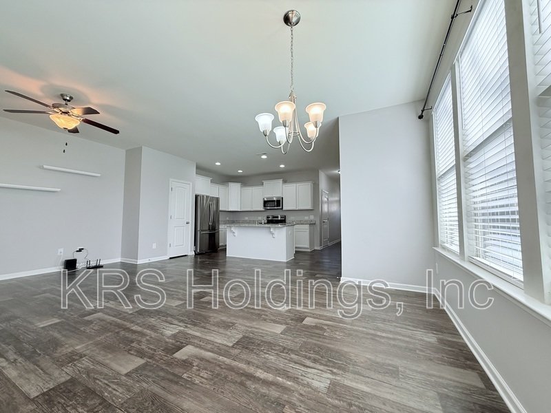 End Unit Townhome with a Basement in Clayton! property image