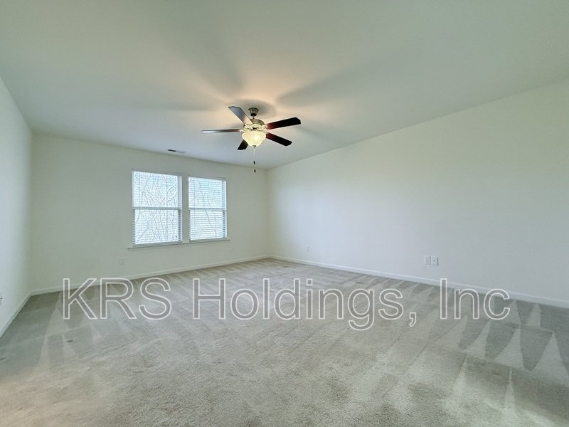 End Unit Townhome with a Basement in Clayton! property image