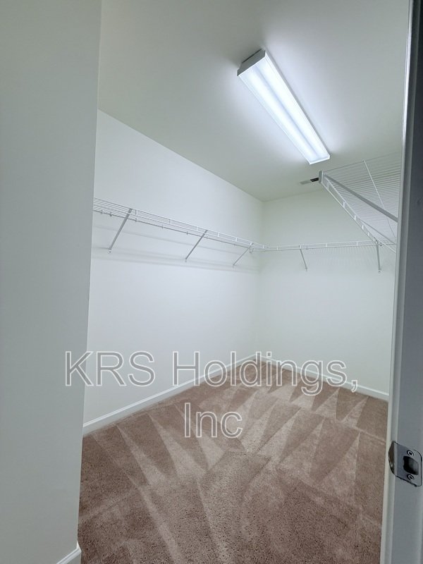 End Unit Townhome with a Basement in Clayton! property image