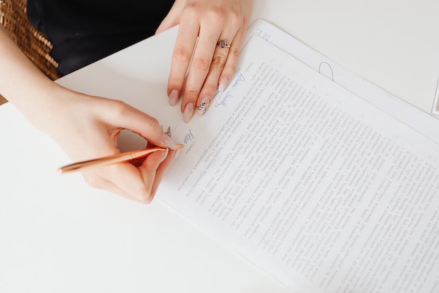 person using a pen sign a lease contract